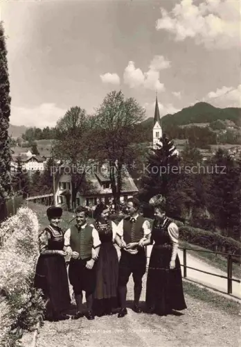AK / Ansichtskarte Egg Bregenzerwald Vorarlberg AT Trachten Bregenzerwald Volkstracht Frauen Maenner Kirche Dorf
