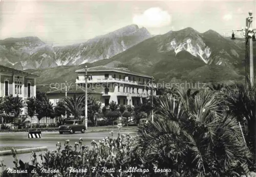 AK / Ansichtskarte Marina di Massa Toscana IT Piazza-F.-Betti Albergo-Torino Hotel Apuanische-Alpen Palmen Auto Kreisverkehr