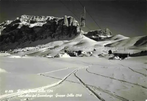 AK / Ansichtskarte Passo Sella 2240m Selva Val Gardena IT Rifugio-Passo-Sella Sassolungo Gruppo-Sella Telecabine Wintersport Schnee Dolomiten Seilbahn