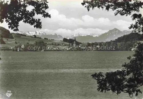 AK / Ansichtskarte Mattsee Salzburg AT See Kirche Alpen Loferer-Steinberge Hochstauffen Dorf Segelboot Baeume Huegel