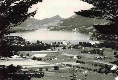 AK / Ansichtskarte Strobl Wolfgangsee AT Wolfgangsee Panorama Dorf Kirche Felder Berge See Wald