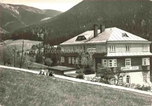 AK / Ansichtskarte Spindlermuehle Spindleruv Mlyn CZ Alpsky-hotel Riesengebirge Krkonose Hotel Bergwald Wiese S/W
