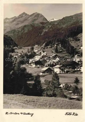 AK / Ansichtskarte St Anton Arlberg Tirol AT Arlberg Ortschaft Bergpanorama Haeuser Wald Wiesen Berge