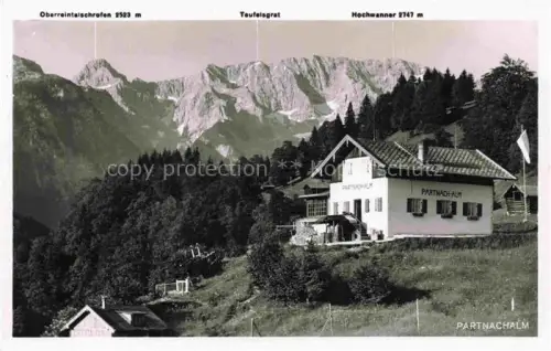 AK / Ansichtskarte Partnachalm Garmisch-Partenkirchen Bayern Partnachalm Oberreintalschrofen Teufelsgrat Hochwanner Berge Almgebaeude Fahne Wald