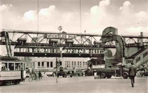 AK / Ansichtskarte WUPPERTAL NRW Schwebebahn Schwebebahnhof Alter-Markt Strassenbahn Wickueler-Pils Werbung LKW Strassenszene