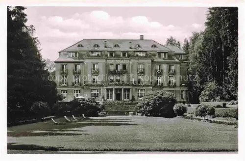 AK / Ansichtskarte BADEN-BADEN BW Hotel-Runkewitz Park Liegestuehle Rasen Baeume Hotelgebaeude