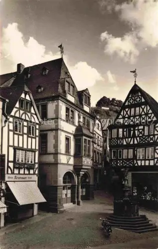AK / Ansichtskarte BERNKASTEL-KUES Berncastel Rheinland-Pfalz Marktplatz Fachwerkhaeuser Brunnen Kronser-Eck Pflastersteine