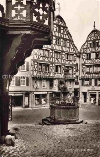 AK / Ansichtskarte BERNKASTEL-KUES Berncastel Rheinland-Pfalz Marktplatz Fachwerkhaeuser Brunnen Pflastersteine Ritterstrasse-5 Marburg Pfingstgruesse