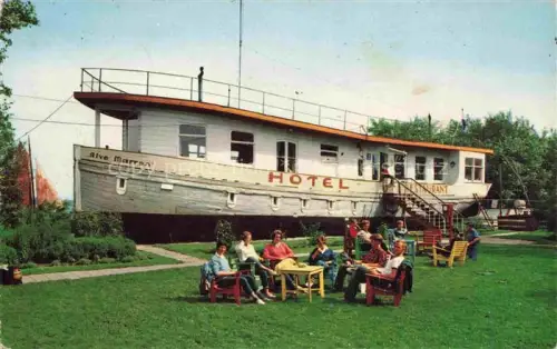 AK / Ansichtskarte Langweer Friesland NL Hotelschip De-Alve-Marren Hotel Restaurant Boot Schiff Garten Jugendliche Stuehle Rasen