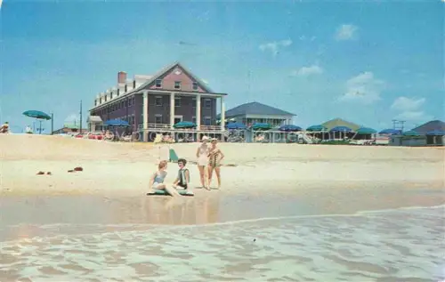 AK / Ansichtskarte Myrtle Beach South Carolina USA Chesterfield-Inn Strand Badegaeste Hotel Sonnenschirme Atlantik