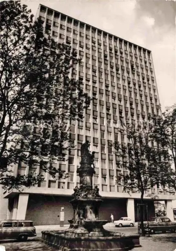 AK / Ansichtskarte KoeLN  RHEIN Polizeipraesidium Hochhaus Brunnen Baeume Autos Platz