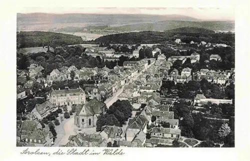 AK / Ansichtskarte Arolsen Bad Kirche Marktplatz Wohnhaeuser Wald Huegel See Fachwerkhaeuser Innenstadt