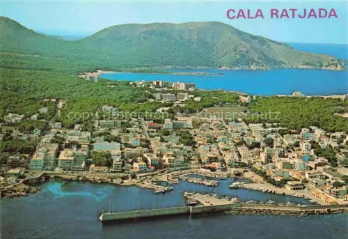 AK / Ansichtskarte Cala Ratjada Balleares Mallorca ES Hafen Mole Meer Berge Hotels Ort Kueste Luftbild
