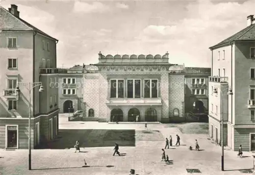 AK / Ansichtskarte Havirov OSTRAVA Maehrisch Ostrau CZ Kino-Radost Stadtplatz Passanten Kino Plattenbauten S-W-Fotokarte