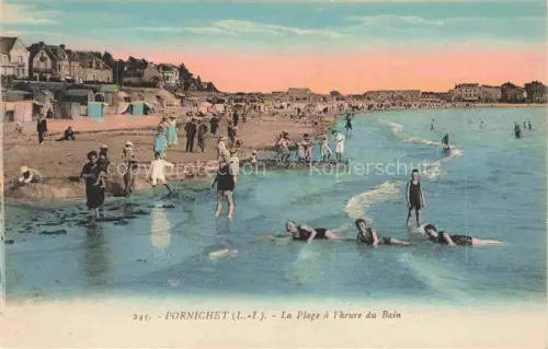 AK / Ansichtskarte PORNICHET Saint-Nazaire 44 Loire-Atlantique Plage Badende Strandszene Bademode Meer Villen Strandhuetten Wellen