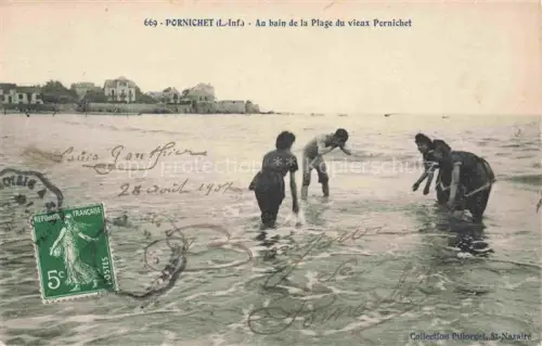 AK / Ansichtskarte PORNICHET Saint-Nazaire 44 Loire-Atlantique Au-bain Plage-du-vieux-Pornichet Badende Meer Villen Semeuse Strandszene