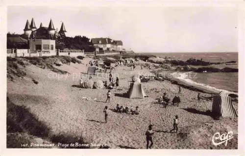 AK / Ansichtskarte PORNICHET Saint-Nazaire 44 Loire-Atlantique Plage-de-Bonne-Source Strand Badegaeste Sonnenschirme Strandkoerbe Villa Tuermchen Meer