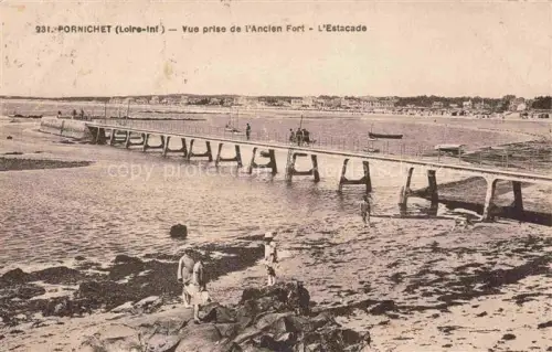 AK / Ansichtskarte PORNICHET Saint-Nazaire 44 Loire-Atlantique Ancien-Fort Estacade Steg Meer Kueste Kinder Spaziergaenger Boote Felsen