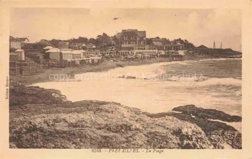 AK / Ansichtskarte Prefailles Saint-Nazaire 44 Loire-Atlantique La-Plage Strand Wellen Felsen Hotel Badekabinen Kueste Atlantik