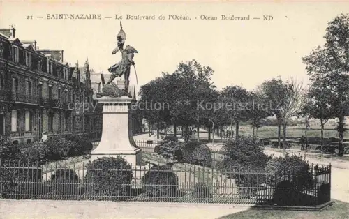 AK / Ansichtskarte ST-NAZAIRE  SAINT-NAZAIRE 44 Loire-Atlantique Boulevard-de-l Océan Statue Reiterstandbild Park Baeume Allee Gruenderzeitgebaeude