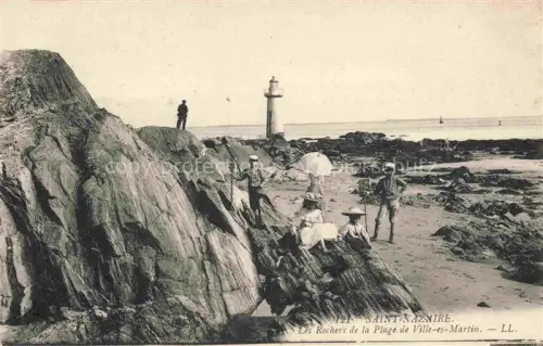 AK / Ansichtskarte ST-NAZAIRE  SAINT-NAZAIRE 44 Loire-Atlantique Les-Rochers Plage-de-Ville-es-Martin Leuchtturm Felsen Meer Spaziergaenger Sonnenschirm