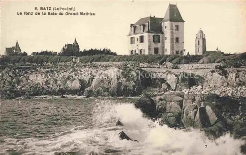 AK / Ansichtskarte Batz-sur-Mer Saint-Nazaire 44 Loire-Atlantique Baie-du-Grand-Mathieu Villa Kueste Felsen Wellen Meer Kirchturm