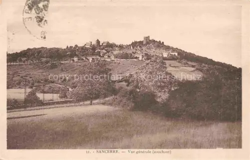 AK / Ansichtskarte Sancerre Bourges 18 Cher Stadtansicht Huegel Weinberge Wiesen Felder Baeume Turm