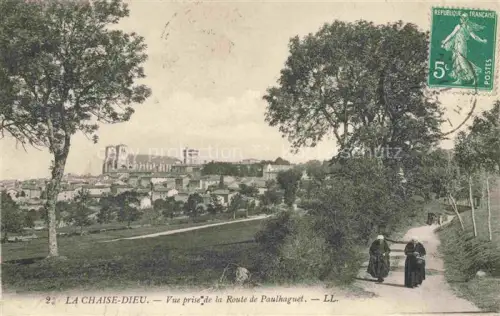 AK / Ansichtskarte La Chaise-Dieu BRIOUDE 43 Haute-Loire Route-de-Paulhaguet Stadtansicht Abtei Kirche Baeume Weg Nonnen Ivry-sur-Seine Rue-de-Chateaudun