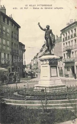 AK / Ansichtskarte Le Puy-en-Velay 43 Haute-Loire Statue-du-Général-Lafayette Denkmal Platz Stadtszene Gebaeude Strasse Zaun