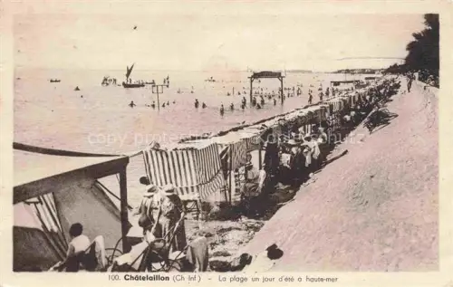 AK / Ansichtskarte CHATELAILLON-Plage LA ROCHELLE 17 Charente-Maritime Strand Badekabinen Badegaeste Atlantik Pier Segelboote Sommer Ebbe
