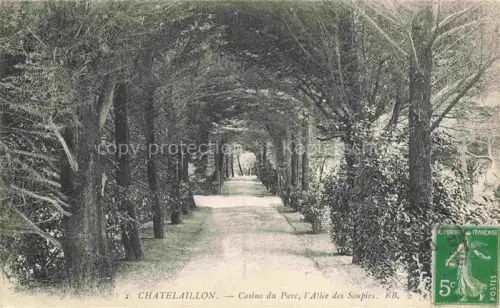 AK / Ansichtskarte CHATELAILLON-Plage LA ROCHELLE 17 Charente-Maritime Casino-du-Parc Allée-des-Soupirs Baumtunnel Park Allee Hecken Schotterweg