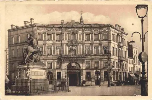 AK / Ansichtskarte Oriolles COGNAC 16 Charente Hôtel-de-Londres François-Ier Reiterstatue Denkmal Platz Laternenpfahl Fassade