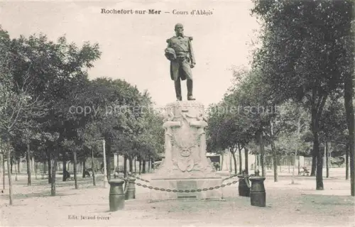 AK / Ansichtskarte Rochefort-sur-Mer 17 Charente-Maritime Cours-d Ablois Statue Denkmal Allee Baeume Kanonenkugeln Kette
