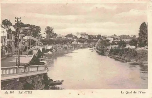 AK / Ansichtskarte SAINTES 17 Charente-Maritime Quai-de-l Yser Charente Uferpromenade Boote Baeume Bruecke Wohnhaeuser Telefonmast