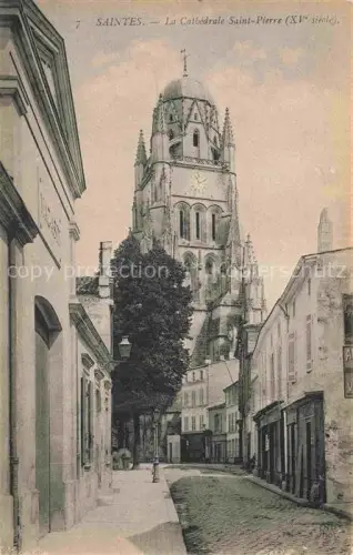 AK / Ansichtskarte SAINTES 17 Charente-Maritime Cathédrale-Saint-Pierre Kirchturm Gasse Pflasterstein Geschaefte
