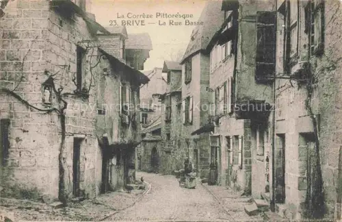 AK / Ansichtskarte BRIVE -LA-GAILLARDE 19 Correze Rue-Basse Gasse Kopfsteinpflaster Altstadt Steingebaeude Laternen Passanten