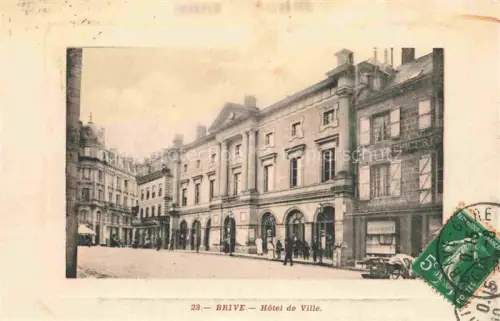 AK / Ansichtskarte BRIVE -LA-GAILLARDE 19 Correze Hôtel-de-Ville Rathausplatz Strassenszene Passanten Épicerie Geschaefte Gruenderzeitbau