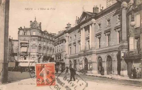 AK / Ansichtskarte BRIVE -LA-GAILLARDE 19 Correze Hôtel-de-Ville Rathaus Place Strassenszene Passanten Ladengeschaefte Saeulen Sepia
