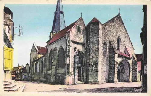 AK / Ansichtskarte Saint-Amand-Montrond Saint-Amand-Mont-Rond 18 Cher L Eglise Kirche Kirchturm Romanik Strassenszene Kopfsteinpflaster Wohnhaeuser