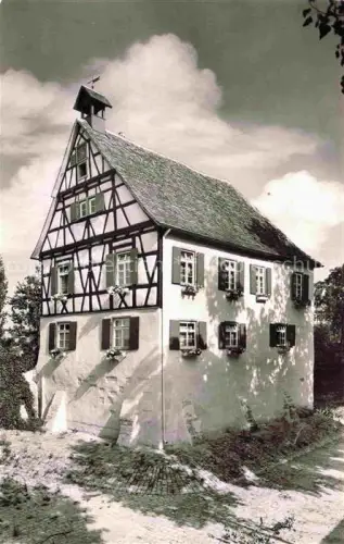 AK / Ansichtskarte Holzgerlingen Schloss Fachwerkhaus Wetterhahn Fensterlaeden Blumenkaesten