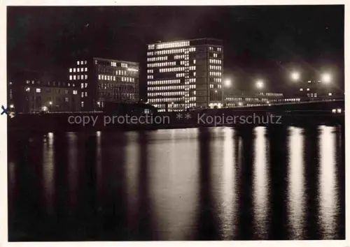 AK / Ansichtskarte FRANKFURT AM MAIN Nachtaufnahme Main Hochhaeuser Frankfurter-Bruecke Spiegelung Buerogebaeude Nachtbeleuchtung