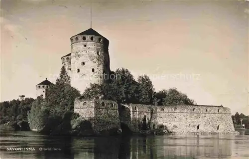 AK / Ansichtskarte Savonlinna Soumi Olavinlinna Schloss Insel See Wasser Mittelalter Turm Befestigung