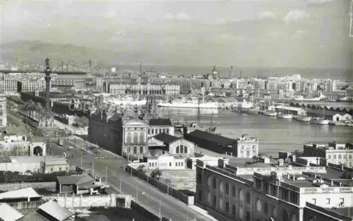 AK / Ansichtskarte BARCELONA Cataluna ES Puerto Vista-parcial-del-Puerto Columbus-Denkmal Hafen Schiffe Docks