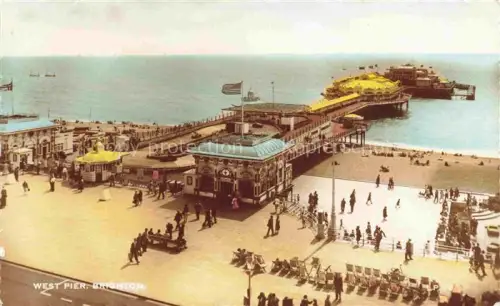 AK / Ansichtskarte BRIGHTON  East Sussex UK West-Pier Strandpromenade Meer Vergnuegungspier Passanten Liegestuehle England
