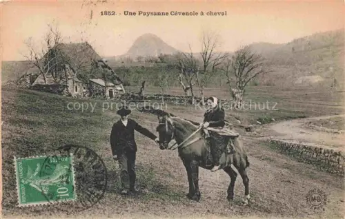 AK / Ansichtskarte Esel Donkey Ane Burro Asno Asino-- Une Paysanne Cevenola a cheval