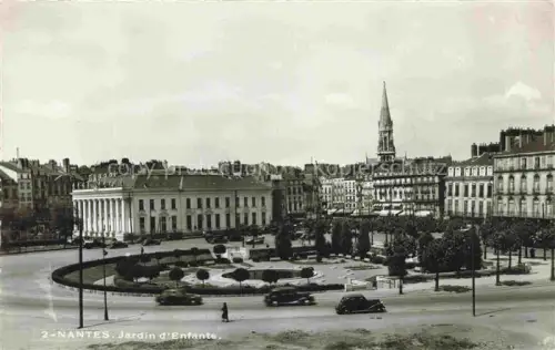 AK / Ansichtskarte NANTES 44 Loire-Atlantique Jardin-d Enfants Place Kirche Autos Rundell Stadtgebaeude