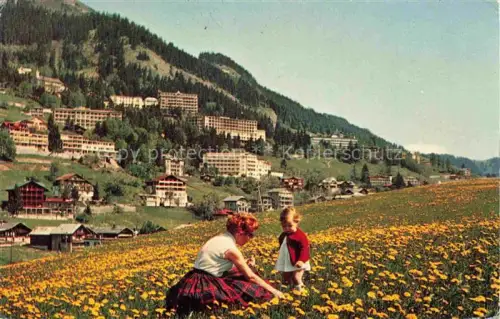 AK / Ansichtskarte Leysin VD Bergort Hotels Blumenwiese Mutter Kind Wald Berge Loewenzahn