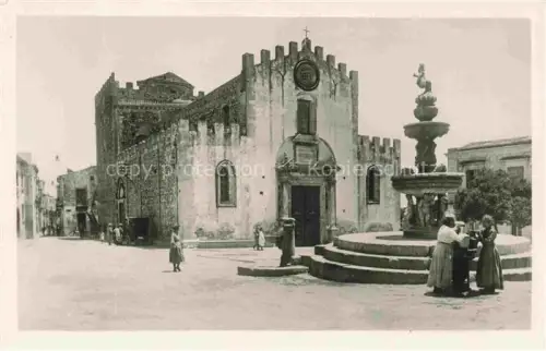 AK / Ansichtskarte TAORMINA  Messina Sicilia IT Cattedrale Fontana Piazza-del-Duomo Brunnen Frauen Zinnen Mittelalterkirche Strassenszene