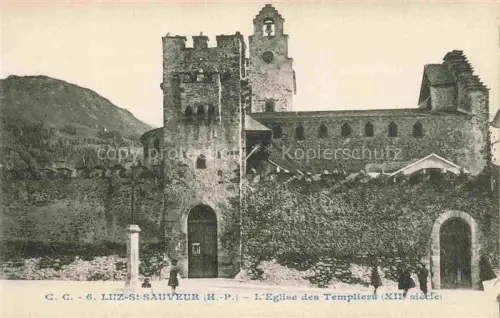 AK / Ansichtskarte Luz-St-Sauveur Argeles-Gazost 65 Hautes Pyrenees Eglise-des-Templiers Templerkirche Mittelalter Zinnen Glockenturm Bergdorf Romanisch