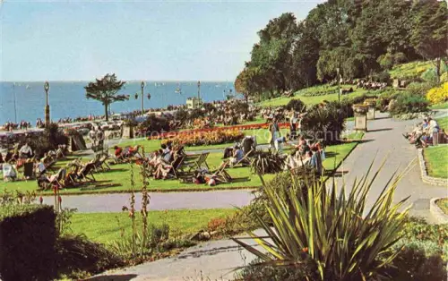AK / Ansichtskarte Westcliff-on-Sea SOUTHEND-ON-SEA UK Cliff-Gardens Park Liegestuehle Meer Blumenbeete Promenade Besucher Farbfotokarte